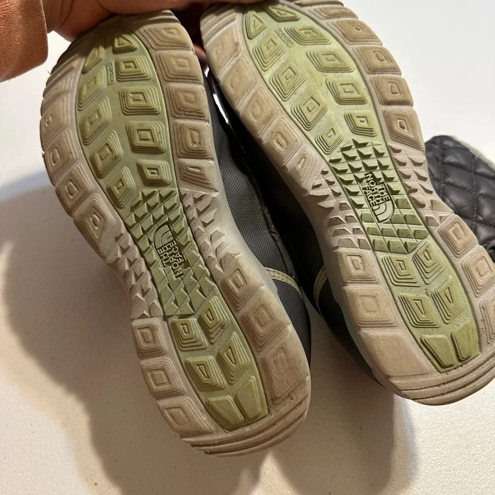 The North Face ThermoBall‎ Boots Womens 9 Gray Button Quilted Outdoor Winter